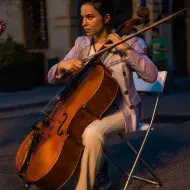 Violoncellista offre lezioni di violoncello per adulti e bambini 