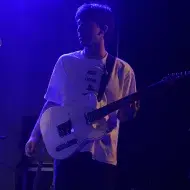 Insegnante di chitarra elettrica con esperienza offre lezioni personalizzate